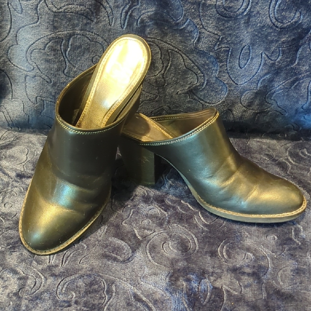 Gianni Bini Black Mules Classic Design